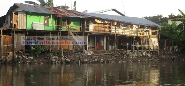 rumah kumuh di tepi das tondano