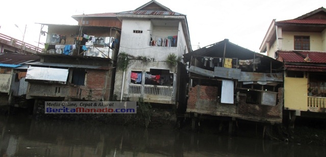 bangunan di tepi das tondano