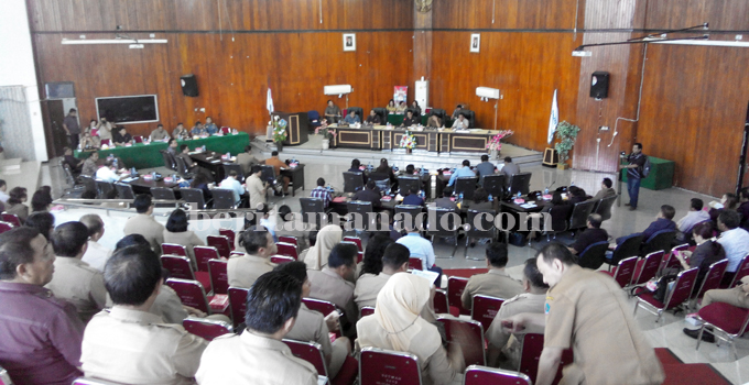 Paripurna tujuh usulan Ranperda (foto beritamanado)