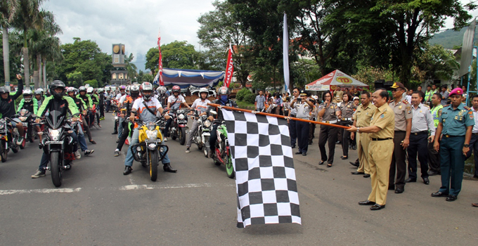 Lomban Himbau Pengendara Bermotor Disiplin Berlalulintas