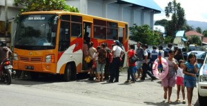 Sopir Angkutan Umum di Minut Mogok, Penumpang Terlantar