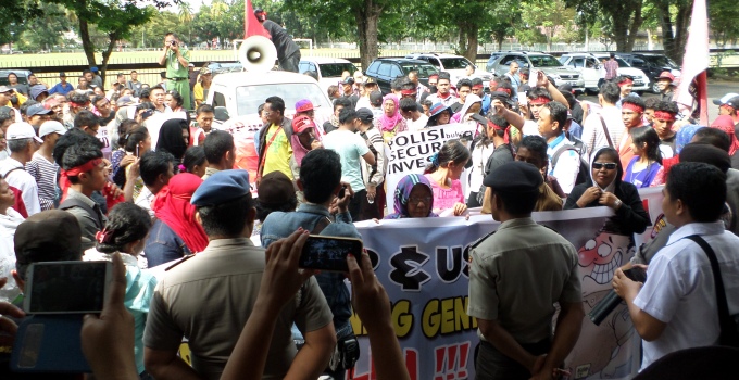 Demo Save KPK di Kantor DPRD Sulut