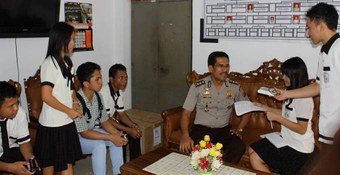 Siswa SMA Katolik St. Thomas Aquino Amurang Sambangi Polda Sulut