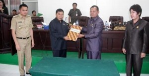 DPRD Mitra Sahkan Perda Penyelenggaraan Pemerintahan Desa