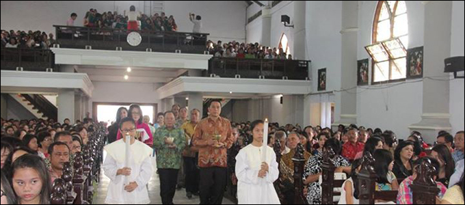 Misa Perdana Imam Baru Pastor Ramlan Abraham Mantow