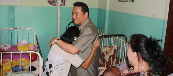 Walikota Jimmy Sumbang Ambulance di Dua Rumah Sakit