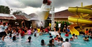 Libur Imlek, Taman Eman Sonder Ramai Dikunjungi