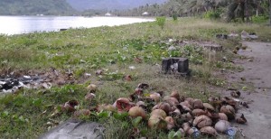 Pantai Lakban Bersampah dan Tak Terawat