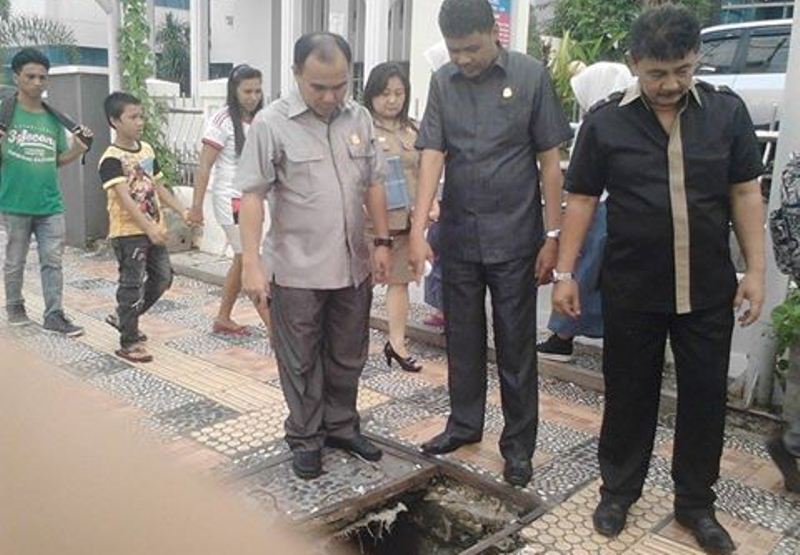 Tiga Legislator Ini Hampir Masuk Lubang