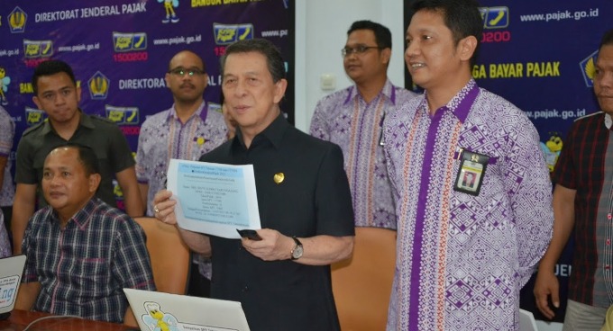 Gubernur Sarundajang: Bendahara SKPD Wajib Potong Pajak