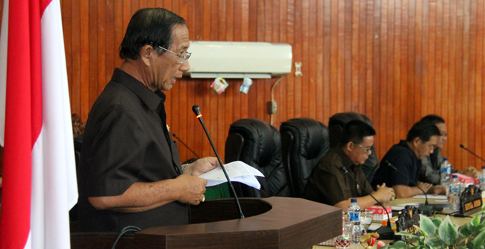 Walikota Bacakan LKPJ 2014 di Paripurna DPRD