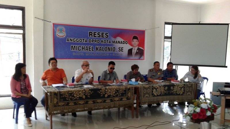Michael Kalonio Sambut Aspirasi Warga Kecamatan Sario