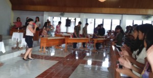 Diiringi Musik Kolintang, Remaja Minawerot Gelar Ibadah Kreatif