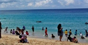 Libur Nyepi, Pengunjung Pantai Pal Membludak