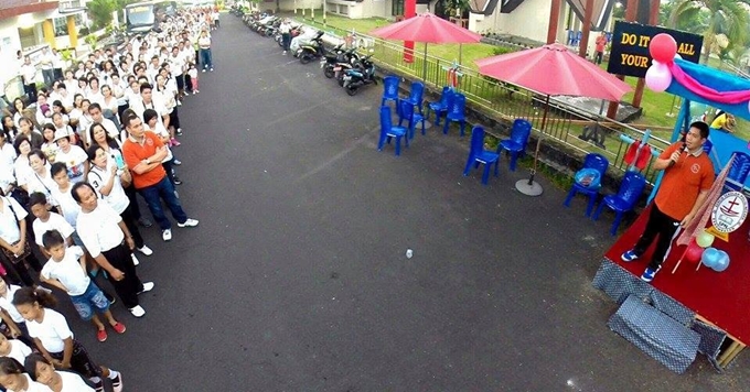 Harley Mangindaan Berbaur Bersama Ratusan Jemaat GMIM