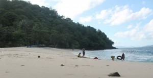 Liburan Bingung Kemana? Wisata Pantai Pulisan Layak Jadi Pilihan