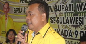 BERITA FOTO: Denny Wowiling Mendaftar Bakal Calon Wakil Bupati Minut
