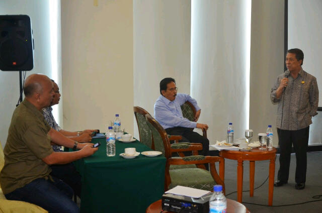 Djalil.JPG Menko Perekonomian: Kejar Penyelesaian Tol Manado Bitung