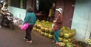 Astaga !!! Pangkalan di Desa Modomang Ini Jual LPG Bersubsidi di Atas HET, Bahkan Dijual ke Warung