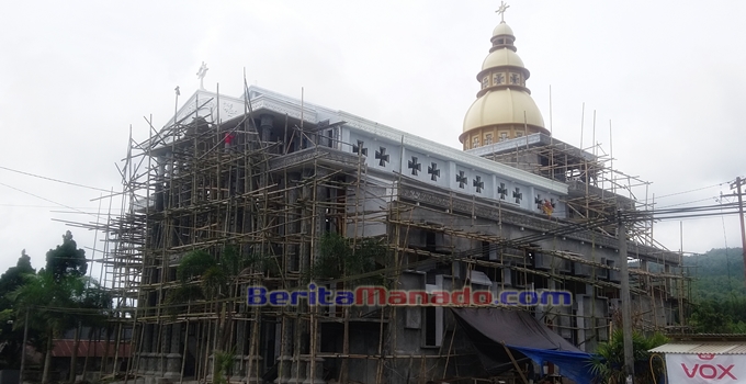 Pembangunan Gereja Ini Jadi Tontonan Warga