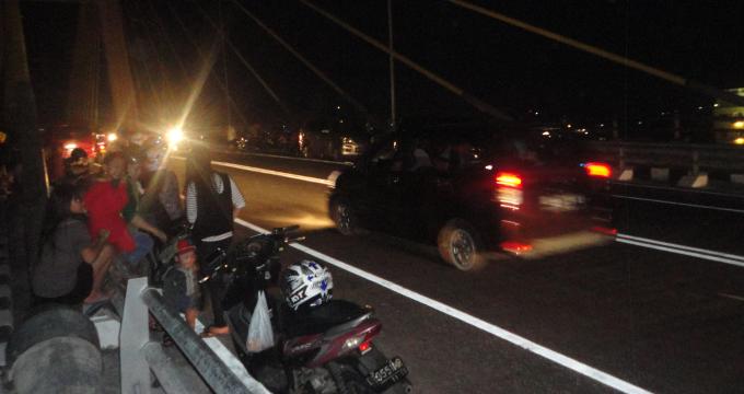 Malam Ini Warga Manado Langsung Reyen Jembatan Soekarno