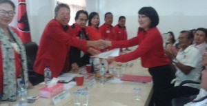 PILKADA MINUT: Mendaftar di PDIP Sandra Rondonuwu Sebut Peggy Mekel Perempuan Tangguh