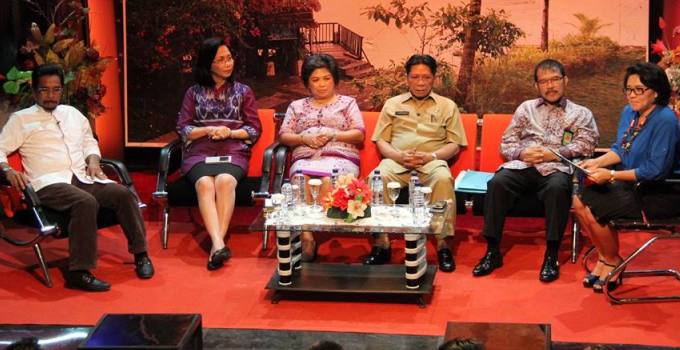 BERITA FOTO: Rektor Unsrat Saat Mengikuti Talk Show