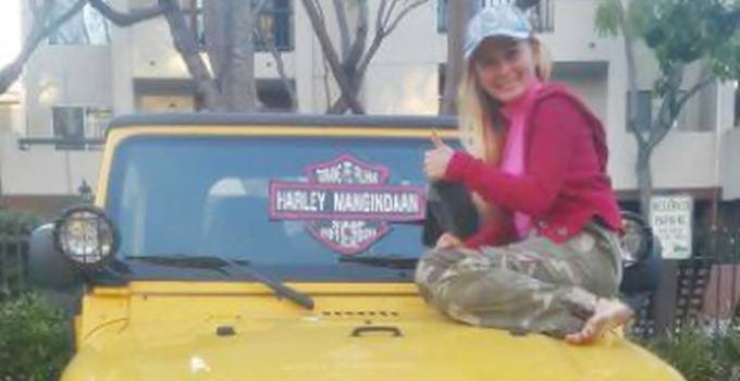 BERITA FOTO: Stiker Harley Mangindaan Tembus California
