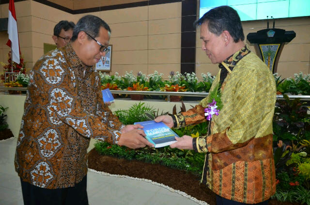 gub-shs.JPG Azca: SHS Pakar Sosiologi Konflik