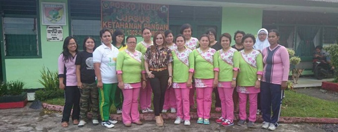 Syerly Adelyn Sompotan Jalin Silahturahmi Bersama Persit Tomohon