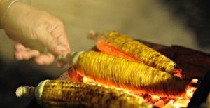 Minut Bakal Pecahkan Rekor Muri Bakar Jagung Terpanjang