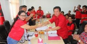 PILKADA MINUT: Sompie Singal Resmi Daftar di PDIP
