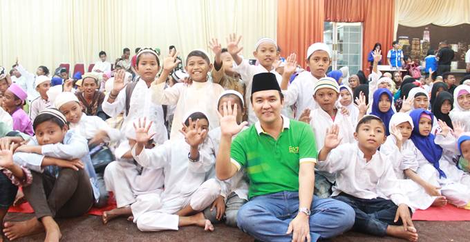 Ternyata Jemmy Asiku Familiar di Kalangan Anak-anak Panti