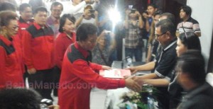 PILKADA MINUT: Ratusan Massa Iringi Pendaftaran SDM di KPU
