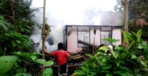 Sebuah Rumah di Ratahan Ludes Dilalap Si Jago Merah