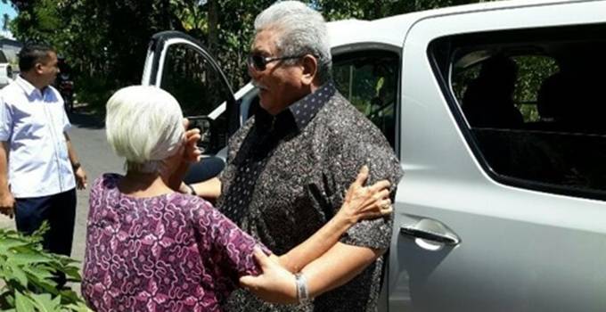 BERITA FOTO: Bertemu Imba, Oma ini Menangis Tersedu-sedu