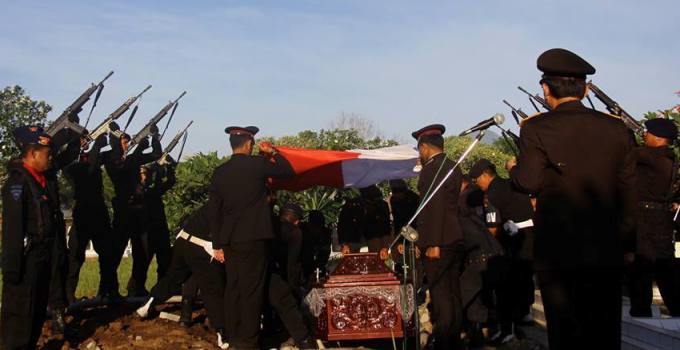 Upacara pemakaman Polda Sulut