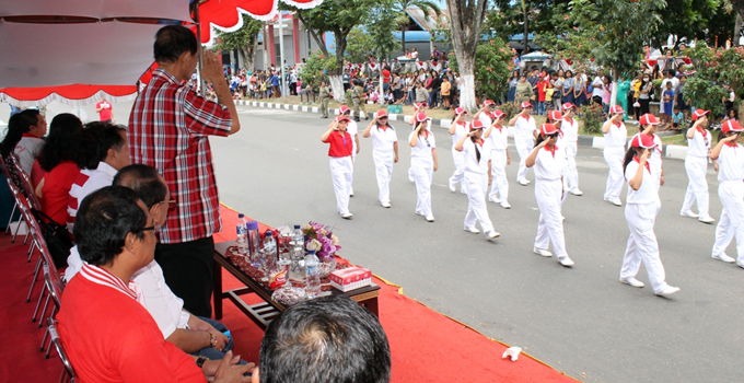 HUT RI, Lomba Gerak Jalan Umum Berlangsung Meriah