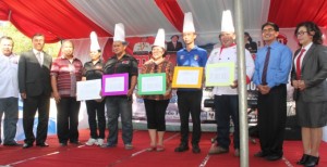 Lomba Kuliner Tradisional Minut Warnai Puncak Perayaan HUT RI ke-70