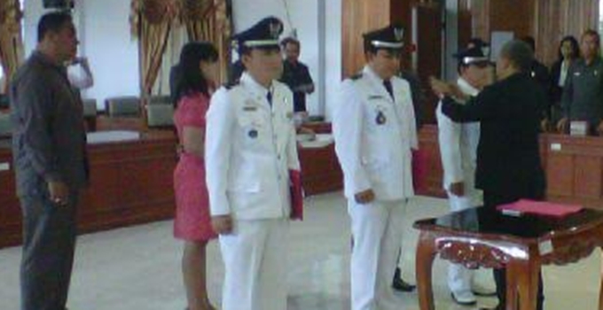Jantje Sajow Lantik Tiga Penjabat Hukum Tua