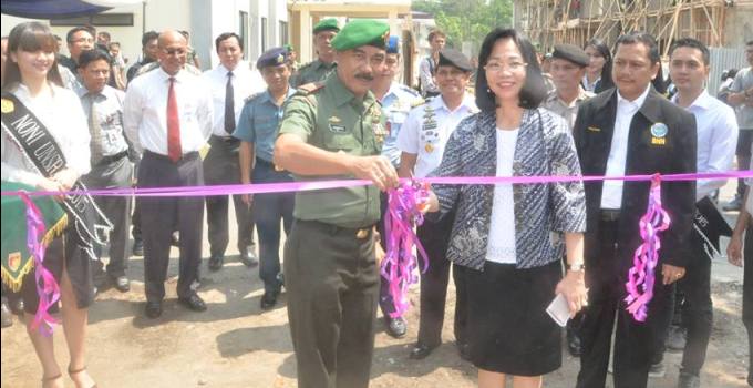 Ellen Kumaat Bersama Sulaiman Agusto Buka Pameran Alutsista di Unsrat