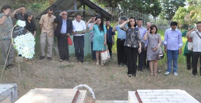 BERITA FOTO: Jelang Diesnatalis ke 54, Ellen Kumaat Lakukan Ziarah 8 Rektor Unsrat Ziarah