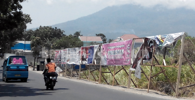 BERITA FOTO: KPU "Biarkan" APK Pasangan Calon Rusak