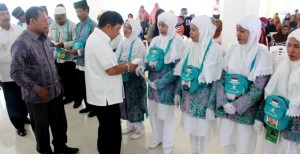 Bupati Sumendap Lepas Rombongan Calon Jemaah Haji Mitra