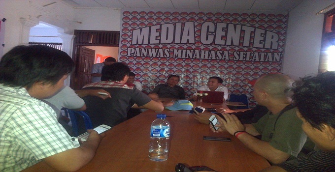 Diskusi Cegah Potensi Pelanggaran Pilkada, Panwaslu Minsel Gandeng Para Wartawan 8 diskusi panwaslu dan pers minsel tentang Cegah Potensi Pelanggaran Pilkada