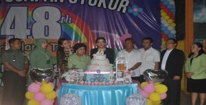 Dimeriahkan Tembang Rohani Delon dan Ribuan Lansia, Anak Yatim Rayakan HUT ke-48 Bupati Minsel