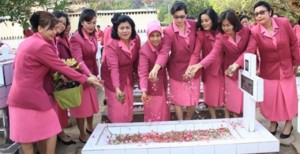 Bhayangkari Sulut Ziarah di TMP KAIRAGI