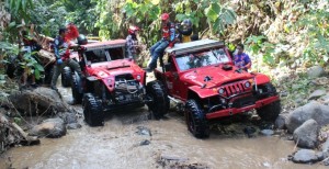 BERITA FOTO: Top Eksekutif & Legislatif Mitra Unjuk Kebolehan Taklukan Medan Offroad