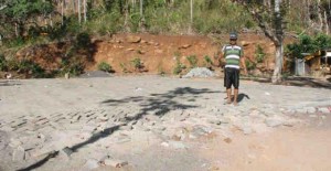 4 Bulan Dikerjakan, Proyek Lahan Parkir Pantai Pulisan Tak Kunjung Selesai