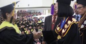 ADVETORIAL: Unsrat Wisudakan 1.180, Ellen Kumaat Ukir Sejarah